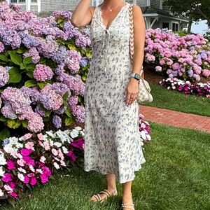 Chic Floral Midi Dress with Lace Accents